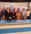 South Korean Ambassador to India Cho Hyun (4th from L) poses for a photo with other participants at Indira Gandhi National Open University in New Delhi on Oct. 6, 2016, after attending a session to make the first of a 40-installment course to learn the Korean language and Korean studies in this photo released by the South Korean Embassy in New Delhi.