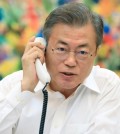 In this photo provided by South Korea's presidential office Cheong Wa Dae, South Korean President Moon Jae-in holds a telephone conversation with U.S. President Donald Trump on Sept. 4, 2018. (Yonhap)