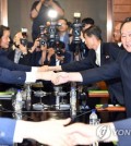 South Korean Unification Minister Cho Myoung-gyon (L) shakes hands with Ri Son-gwon, a senior North Korean official, in their talks at Panmunjom on Aug. 13, 2018. (Joint press corps-Yonhap)