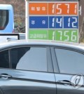 In this photo taken Nov. 6, 2018, a car enters a gas station in Daejeon, 160 kilometers southwest of Seoul. (Yonhap)