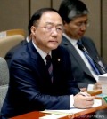 Hong Nam-ki, a nominee for finance minister, listens to remarks by a lawmaker during a parliamentary committee session in Seoul, on Nov. 9, 2018. (Yonhap)