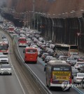 Vehicles clog the southbound lanes on the Gyeongbu Expressway in Seoul, as millions of South Koreans begin their annual exodus out of the capital city toward their hometowns during the extended Lunar New Year holiday, on Jan. 22, 2023. (Yonhap)