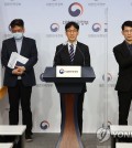 Jeon Byung-mok (C), head of the special committee on financial projection of the national pension, gives a briefing at the government complex in Seoul on Jan. 27, 2023. (Yonhap)