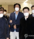 In this file photo taken Jan. 17, 2023, Kim Seong-tae (C), former chairman of underwear maker Ssangbangwool Group, arrives at Incheon International Airport, west of Seoul, from Thailand. (Pool photo) (Yonhap)