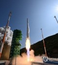 South Korea's homegrown space rocket Nuri lifts off from Naro Space Center in Goheung, South Jeolla Province, southwestern South Korea, in this file photo taken June 21, 2022, as the country makes a second attempt to put satellites into orbit. (Pool photo) (Yonhap)