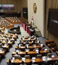 Ruling and opposition lawmakers cast ballots during a plenary session of the National Assembly in Seoul on May 30, 2023. (Yonhap)