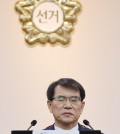 Rho Tae-ak, head of the National Election Commission (NEC), closes his eyes prior to a meeting on whether to accept the Board of Audit and Inspection's probe into the agency's alleged preferential employment of the children of a dozen senior NEC officials at the NEC headquarters in Gwacheon, south of Seoul, on June 2, 2023. (Yonhap)