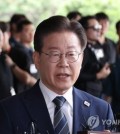 Lee Jae-myung, chairman of the main opposition Democratic Party, answers a reporter's question while entering the Seoul Central District Prosecutors Office on Aug. 17, 2023, to undergo questioning over allegations that he had provided administrative favors to a private developer for a property project in the Baekhyeon-dong district in Seongnam, just south of Seoul, while serving as the mayor in the mid-2010s. (Yonhap)