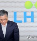 Lee Han-joon, president at the state-run Korea Land & Housing Corp. (LH), speaks during a press conference in Seoul on Aug. 2, 2023. (Yonhap)