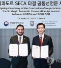 This photo, provided by South Korea's industry ministry, shows South Korea's Industry Minister Bang Moon-kyu (R) and Ecuador's trade minister, Daniel Legarda, posing for a photo after signing a joint statement on the conclusion of negotiations for the bilateral Strategic Economic Cooperation Agreement, a type of free trade deal, in Seoul on Oct. 11, 2023. (PHOTO NOT FOR SALE) (Yonhap)