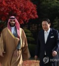 President Yoon Suk Yeol (R) converses with visiting Saudi Arabia's Crown Prince Mohammed bin Salman after their official talks in Seoul on Nov. 17, 2022, in this file photo provided by the presidential office. (PHOTO NOT FOR SALE) (Yonhap)