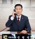 Defense Minister Shin Won-sik holds phone talks with his U.S. counterpart, Lloyd Austin, at his office in central Seoul on Oct. 20, 2023, in this photo provided by his ministry. (PHOTO NOT FOR SALE) (Yonhap)