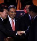 President of South Korea Yoon Suk Yeol shakes hands with Chinese President Xi Jinping during the Asia-Pacific Economic Cooperation (APEC) Summit in San Francisco, California, U.S. November 16, 2023. REUTERS/Carlos Barria