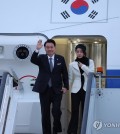 South Korean President Yoon Suk Yeol (L) and first lady Kim Keon Hee arrive at Stansted Airport, near London, on Nov. 20, 2023. (Yonhap)