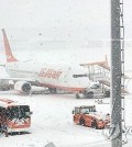 Runway operations are halted at Jeju International Airport on the southern resort island due to heavy snow on Dec. 22, 2023. (Yonhap)