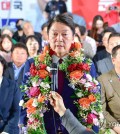 Rep. Ahn Cheol-soo gives a speech after being elected in the Bundang-A district of Gyeonggi Province, surrounding Seoul, on April 11, 2024. (Pool photo) (Yonhap)