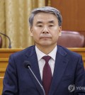 Former Defense Minister Lee Jong-sup had multiple phone calls with the presidential security service chief while a military probe was under way into the on-duty death of a Marine conscript last year, communication records showed Wednesday. The records, obtained by Yonhap News Agency, come as the anti-corruption investigation office is conducting an inquiry into allegations that the presidential office and the defense ministry inappropriately interfered in the investigation into the Marine's death. After Cpl. Chae Su-geun was swept away and killed during a risky search mission for victims of heavy downpours in the central county of Yecheon in July last year, the Marine Corps launched an internal investigation. Col. Park Jung-hun, former chief investigator of the Marines, drew up a report accusing a Marine division commander and seven other military officials of professional negligence resulting in Chae's death and then submitted the report to the police. The report was, however, immediately retrieved from the police by the defense ministry, while Park was dismissed as chief Marine investigator and was placed under a military investigation for alleged disobedience. According to the communications records, Lee had phone calls or text messages with Kim Yong-hyun, chief of the Presidential Security Service, on eight occasions between Aug. 4-7, either by initiating or receiving the communication. The communication took place a few days after Park's investigation report was retrieved from the police on Aug. 2. Lee was also found to have received several calls from President Yoon Suk Yeol, Prime Minister Han Duck-soo, then National Security Adviser Cho Tae-yong and Principal Deputy National Security Adviser Kim Tae-hyo in the week since Aug. 2. In particular, Lee also exchanged several calls and text messages with Interior Minister Lee Sang-min every day between Aug. 3-7. On Aug. 9, the defense ministry ordered that Chae's case be referred to the ministry's investigation unit for reconsideration. Earlier, suspicions surfaced among Marine reservists that Lim Seong-geun, the accused then commander of the Marine Corps 1st Division, might have attempted to evade police investigation using his personal connections, including the presidential security chief, who previously served as an operational chief at the Joint Chiefs of Staff. Lee has repeatedly insisted that the decisions to retrieve Park's investigation report and open a disobedience probe against him were his own. Former Defense Minister Lee Jong-sup (Yonhap) Former Defense Minister Lee Jong-sup (Yonhap)