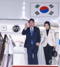 President Yoon Suk Yeol (L) and first lady Kim Keon Hee arrive at Seoul Air Base in Seongnam, south of Seoul, on July 12, 2024, returning from their trip to the United States to attend the North Atlantic Treaty Organization summit in Washington. (Yonhap)