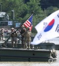 This file photo, taken Aug. 31, 2023, shows troops taking part in a joint river-crossing drill in Cheorwon County, 76 kilometers northeast of Seoul, in connection with the summertime Ulchi Freedom Shield exercise between South Korea and the United States. (Yonhap)