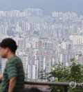 This photo, taken from Mount Nam on July 25, 2024, shows apartment buildings in central Seoul. (Yonhap)