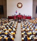 A screen shows the number of ballots cast for the revision to the Trade Union and Labor Relations Adjustment Act, also known as the "yellow envelope bill," at a plenary session of the National Assembly in Seoul on Aug. 5, 2024. (Yonhap)