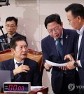 Rep. Jung Chung-rae speaks with lawmakers of the ruling People Power Party and main opposition Democratic Party during a plenary meeting of the legislation and judiciary committee in Seoul on Aug. 23, 2024. (Yonhap)