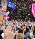 In this file photo, music fans attend a show by the South Korean rock band Cherry Filter during the 2023 Incheon Pentaport Rock Festival in the western city of Incheon on Aug. 6, 2023. (Yonhap)