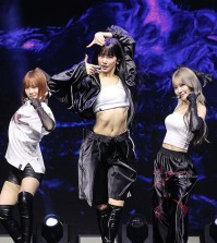 K-pop girl group Le Sserafim performs "Crazy," the title track of its fourth EP of the same name, during a media showcase in Seoul on Aug. 29, 2024. The new album is set for release on Aug. 30 at 1 p.m. (Yonhap)