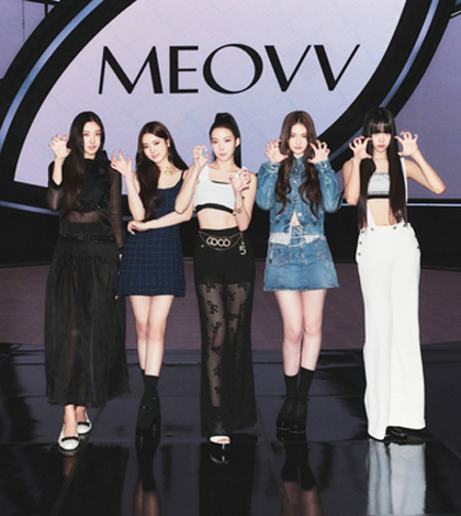 New K-pop girl group Meovv poses for a photo during an online media showcase to mark its debut on Sept. 6, 2024, in this photo provided by The Black Label. (PHOTO NOT FOR SALE) (Yonhap)