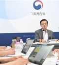 Finance Minister Choi Sang-mok speaks during a meeting with reporters at the government complex in the central city of Sejong on Sept. 9, 2024, in this photo provided by his office. (PHOTO NOT FOR SALE) (Yonhap)