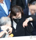 Yongsan Ward Office chief Park Hee-young (C) leaves a court in Seoul on Sept. 30, 2024, after she was acquitted of her charges over the deadly 2022 crowd crush in Seoul's Itaewon district. (Yonhap)