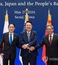 (From L to R) Japanese Prime Minister Fumio Kishida, South Korean President Yoon Suk Yeol and Chinese Premier Li Qiang pose for a photo at their trilateral summit in Seoul on May 27, 2024, in this photo provided by Yoon's office. (PHOTO NOT FOR SALE) (Yonhap)