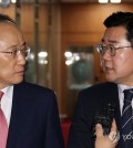 Choo Kyung-ho (L), floor leader of the ruling People Power Party, and his main opposition Democratic Party counterpart, Park Chan-dae, speak during a briefing at the National Assembly in Seoul on Sept. 9, 2024. (Yonhap)