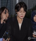 Moon Da-hye (C), former President Moon Jae-in's daughter, appears before police on Oct. 18, 2024, for questioning over her alleged drunk driving. (Yonhap)