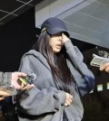 Singer-rapper Jessi arrives at Seoul Gangnam Police Station in southern Seoul on Oct. 16, 2024, for questioning over an assault case involving her fan. (Yonhap)