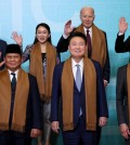 Taiwan's APEC representative Lin Hsin-i, Thailand's Prime Minister Paetongtarn Shinawatra, U.S. President Joe Biden, Vietnam's President Luong Cuong, Indonesia's President Prabowo Subianto, South Korea's President Yoon Suk Yeol and Malaysia's Prime Minister Anwar Ibrahim pose for a family photo during the APEC summit in Lima, Peru, November 16, 2024. REUTERS/Leah Millis