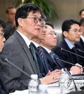 Bank of Korea Gov. Rhee Chang-yong (3rd from L) speaks during a meeting with lawmakers in Seoul on Dec. 10, 2024. (Pool photo) (Yonhap)