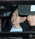 Impeached President Yoon Suk Yeol is taken to the Seoul Detention Center after being questioned over his short-lived imposition of martial law at the Corruption Investigation Office for High-ranking Officials in Gwacheon, just south of Seoul, on Jan. 15, 2025. (Pool photo) (Yonhap)