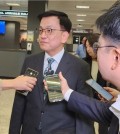 South Korea's Finance Minister Choi Sang-mok speaks to the press upon arrival at Dulles International Airport near Washington on April 22, 2025. (Yonhap)