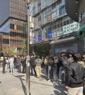 People line up outside an SK Telecom store in Seoul to exchange their universal subscriber identity module (USIM) cards on April 28, 2025. (Yonhap)