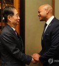 Acting President Han Duck-soo (L) shakes hands with Maryland Gov. Wes Moore at a hotel in Seoul on April 16, 2025, in this photo provided by Han's office. (PHOTO NOT FOR SALE) (Yonhap)
