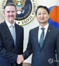 This photo, released by South Korea's industry ministry, shows Industry Minister Ahn Duk-geun (R) shaking hands with U.S. Trade Representative Jamieson Greer before their talks in Washington, D.C., on April 24, 2025. (PHOTO NOT FOR SALE) (Yonhap)